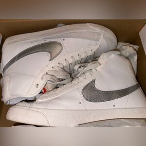 Nike White and Silver Women’s Blazer Mid size 7.5